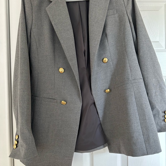 Like new Banana Republic suits. The blazer,size 2 , slacks size 4. - Picture 2 of 7